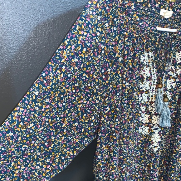 Boho Floral Embroidered Navy Women's Peasant Top size 1X PTP 26 - Picture 5 of 9